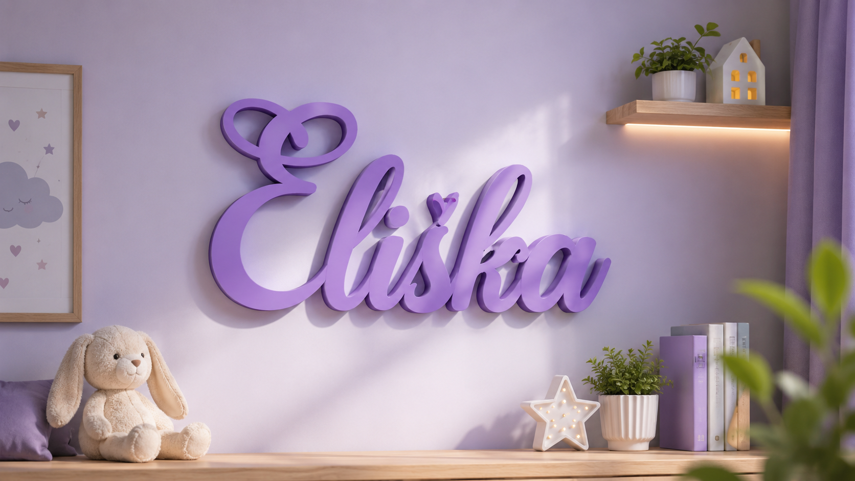 Dekorativní 3D jméno Eliška z lehkého a odolného materiálu XPS v pastelově fialové barvě, ideální jako originální nástěnná dekorace do dětského pokoje. Personalizovaný nápis na zeď dodá interiéru jemný, elegantní a hravý vzhled.